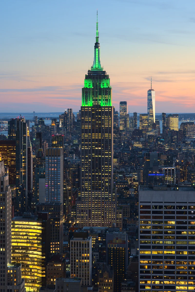 Empire State Building in New York in der Dämmerung