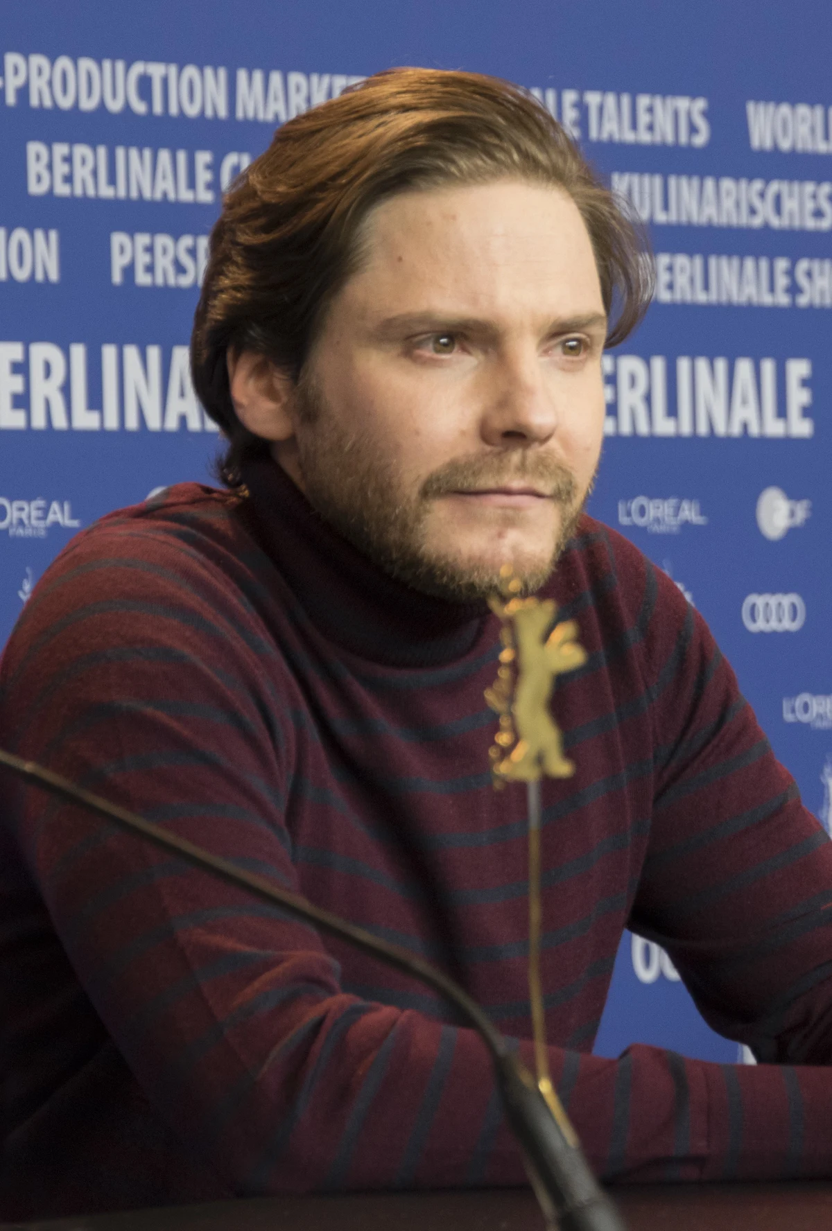 Daniel Brühl bei der Pressekonferenz zu 7 Tage in Entebbe auf der Berlinale 2018