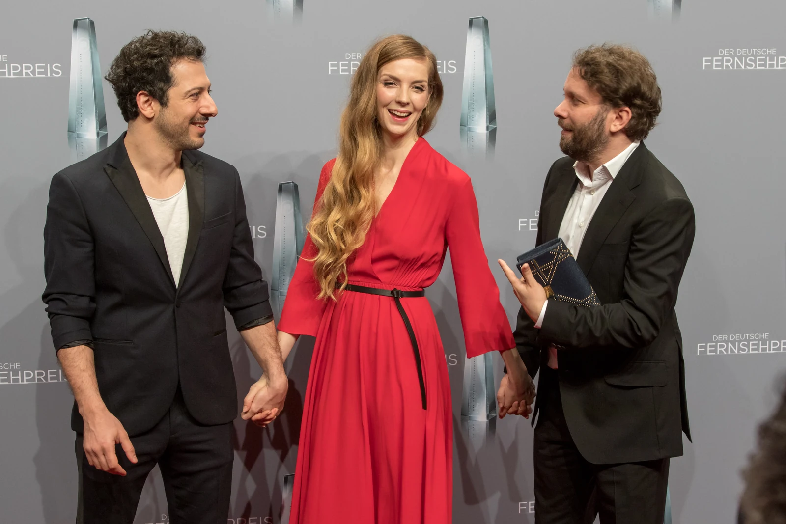 Christian Ulmen mit Fahri Yardım und Pheline Roggan beim Deutschen Fernsehpreis 2018