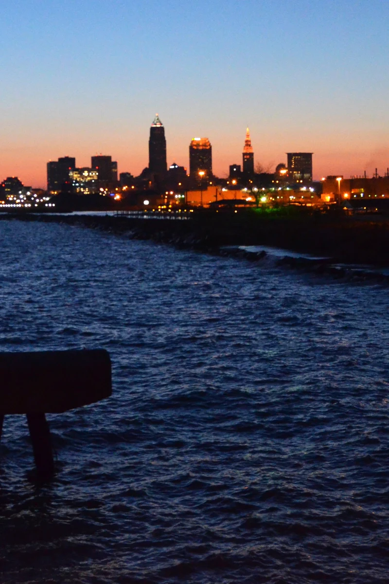 Skyline von Cleveland am Eriesee im Morgenlicht