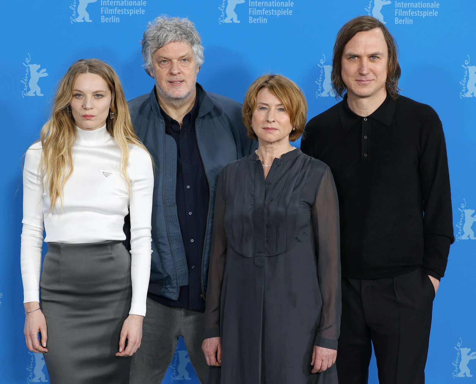 Lars Eidinger mit dem Sterben-Team bei der Berlinale 2024