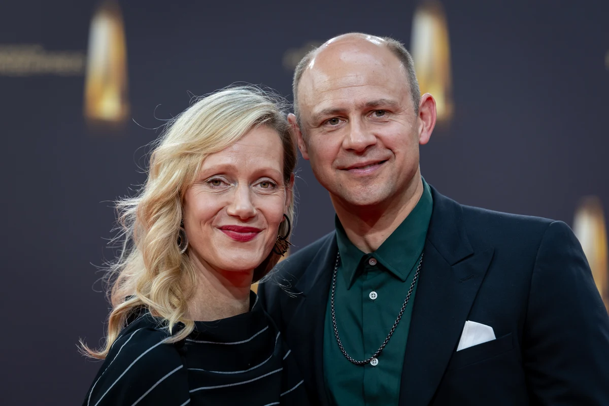 Anna Schudt und Moritz Führmann beim Deutschen Fernsehpreis 2023