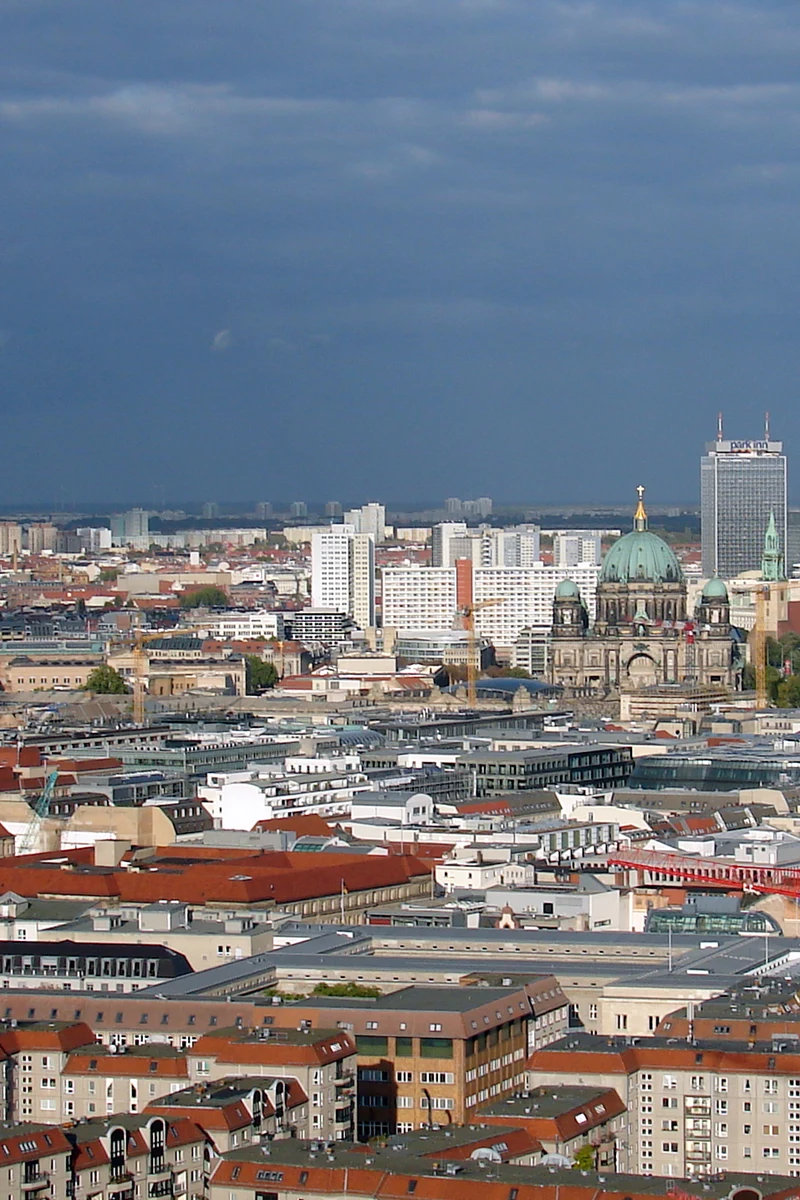 Blick über die Berliner Dächer mit dem Berliner Dom
