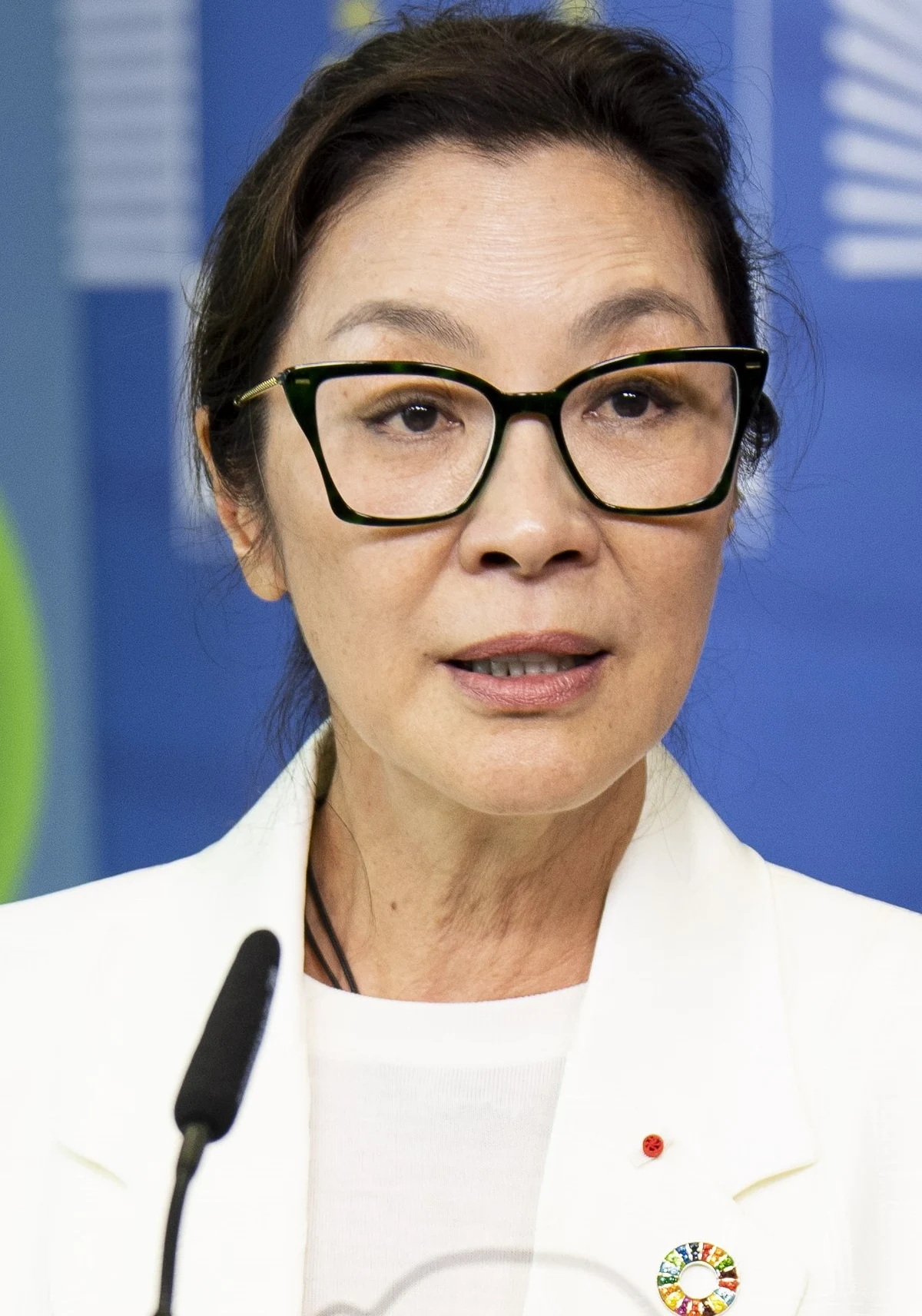 Michelle Yeoh bei einer Pressekonferenz der Europäischen Kommission 2023