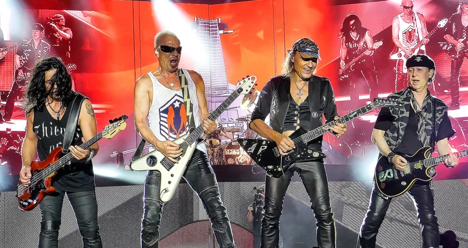 Die Band Scorpions live auf der Bühne beim RockFest Barcelona 2015
