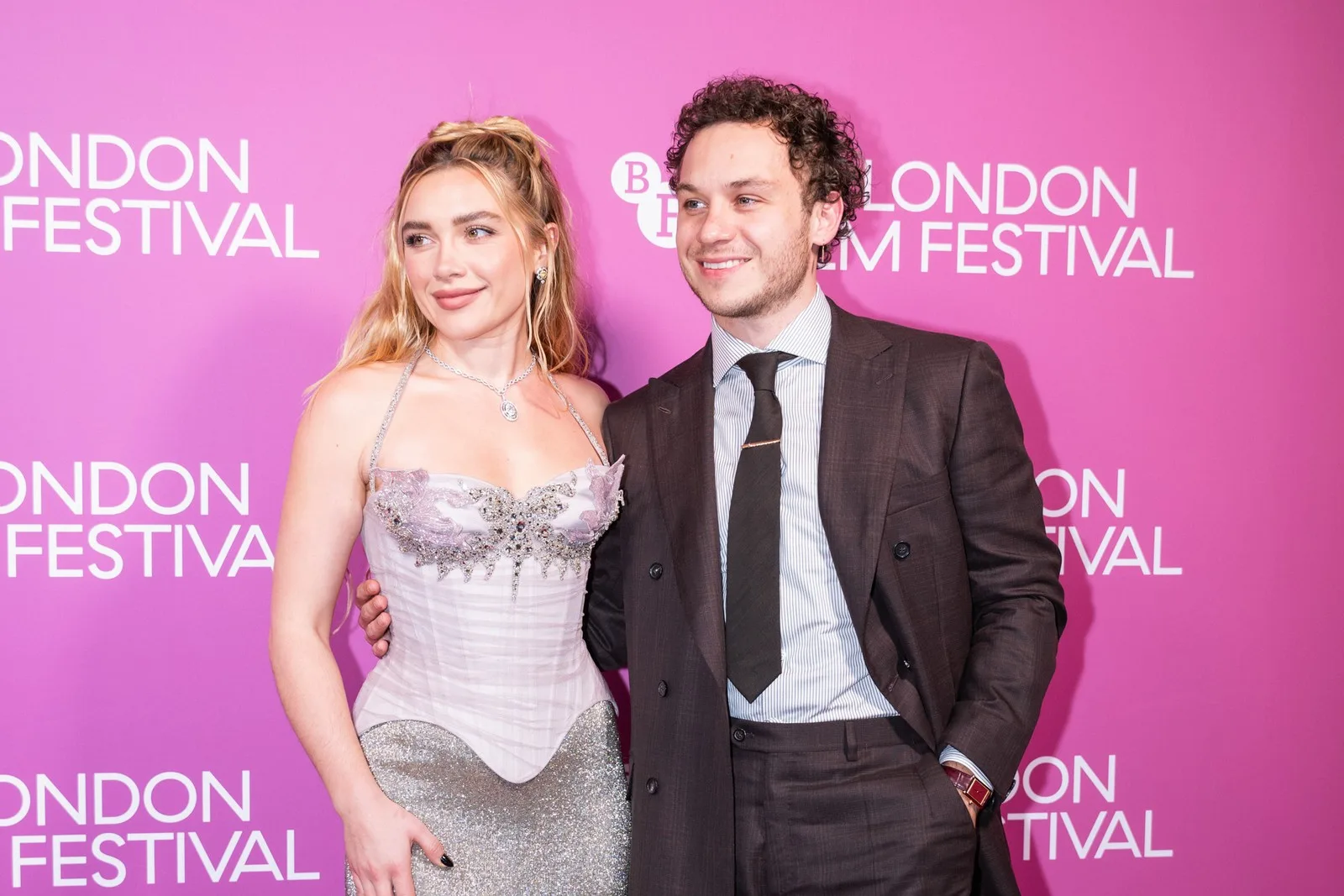 Florence Pugh mit Finn Cole beim BFI London Film Festival 2026