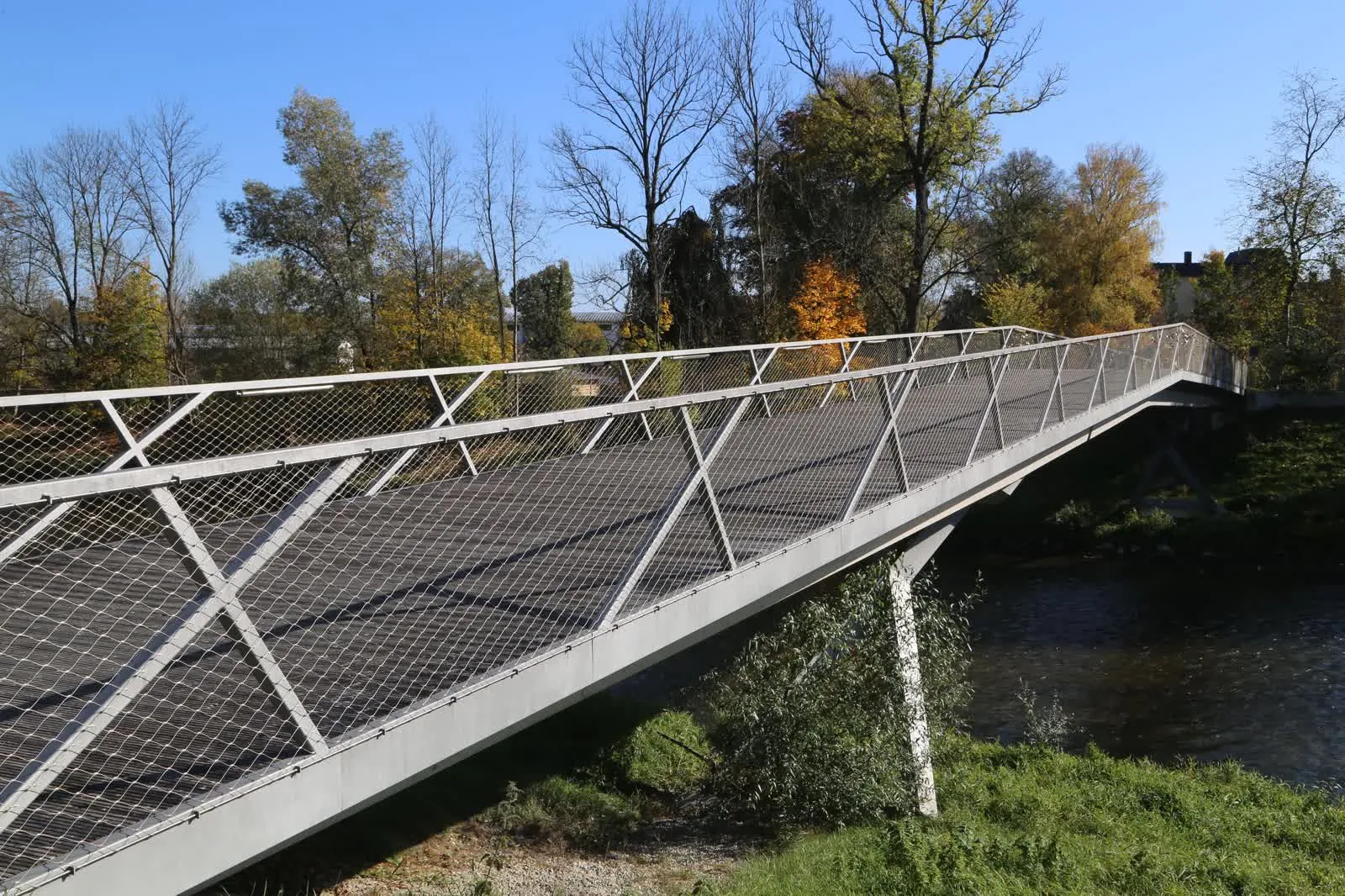Fußgängerbrücke über die Mangfall in Rosenheim