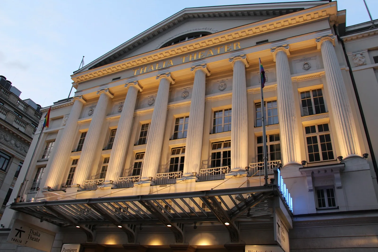 Thalia Theater in Hamburg bei Abendlicht