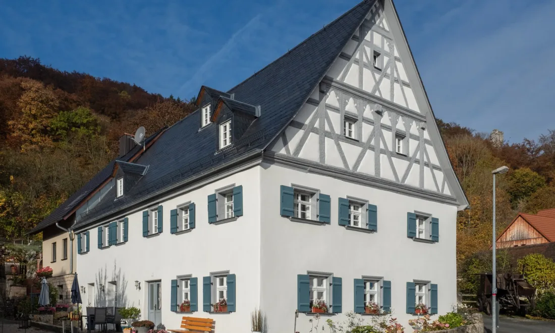 Fachwerk-Bauernhaus mit Schieferdach in Streitberg