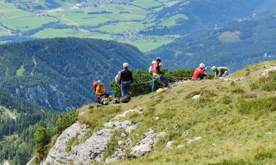 Dreharbeiten zu Die Bergretter am Stoderzinken mit Blick ins Tal