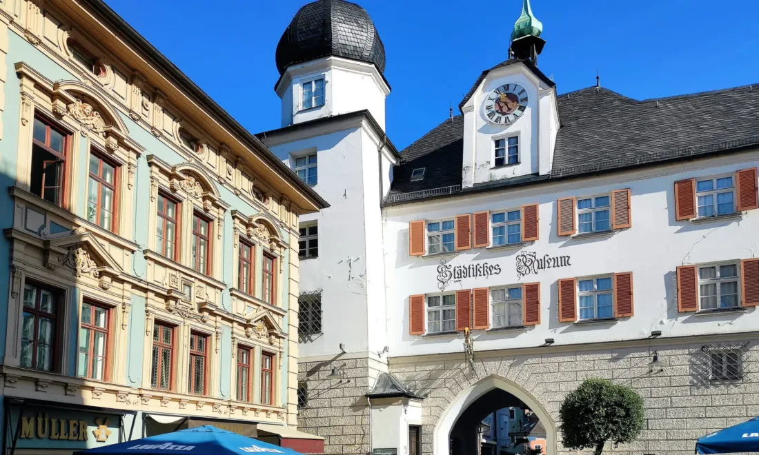 Mittertor mit Städtischem Museum in Rosenheim