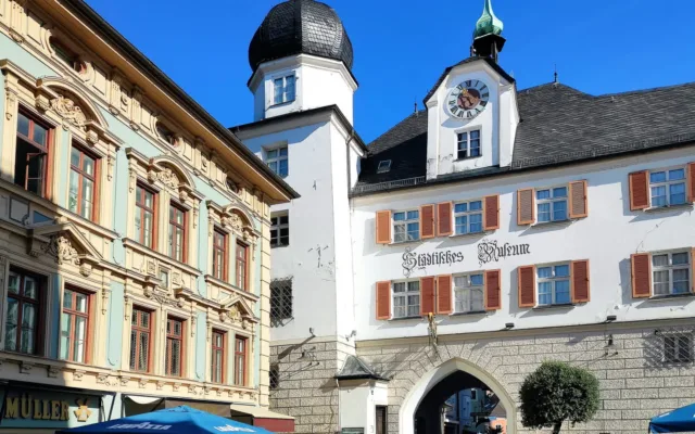 Mittertor mit Städtischem Museum in Rosenheim