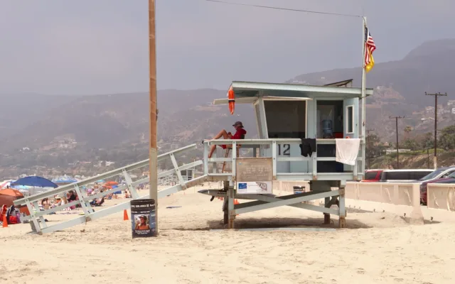 Rettungsschwimmer-Turm 12 am Zuma Beach in Malibu