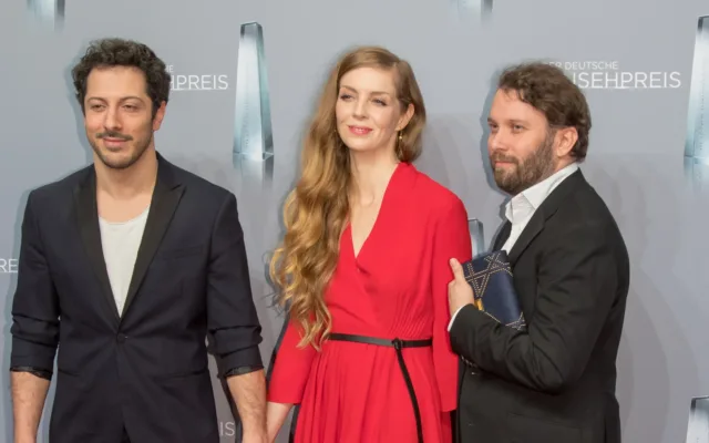 Fahri Yardım, Pheline Roggan und Christian Ulmen (von links) beim Deutschen Fernsehpreis 2018
