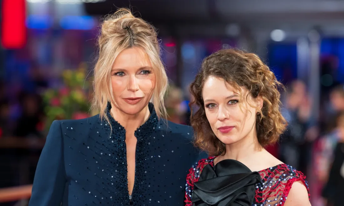 Veronica Ferres und Paula Beer auf dem roten Teppich der Eröffnungsgala der Berlinale 2023