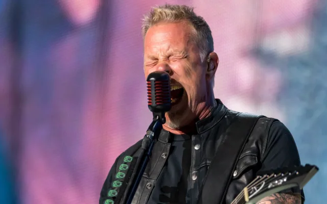 James Hetfield singt bei einem Metallica-Konzert