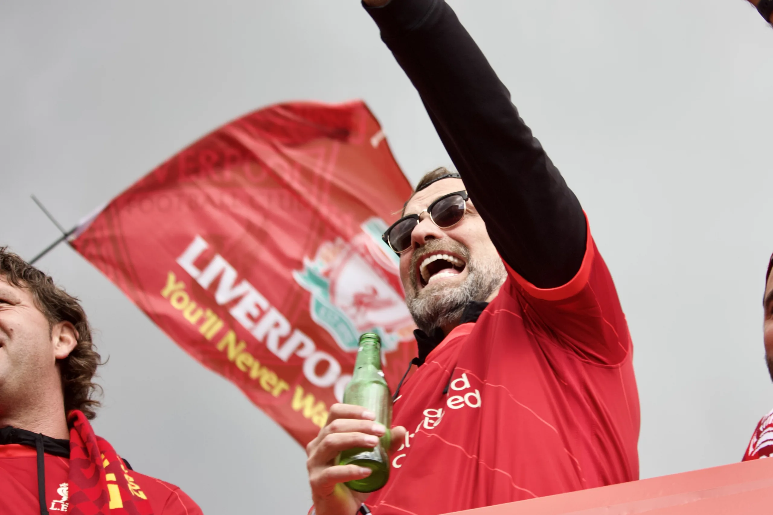 Jürgen Klopp jubelt über den FA-Cup-Triumph 2022