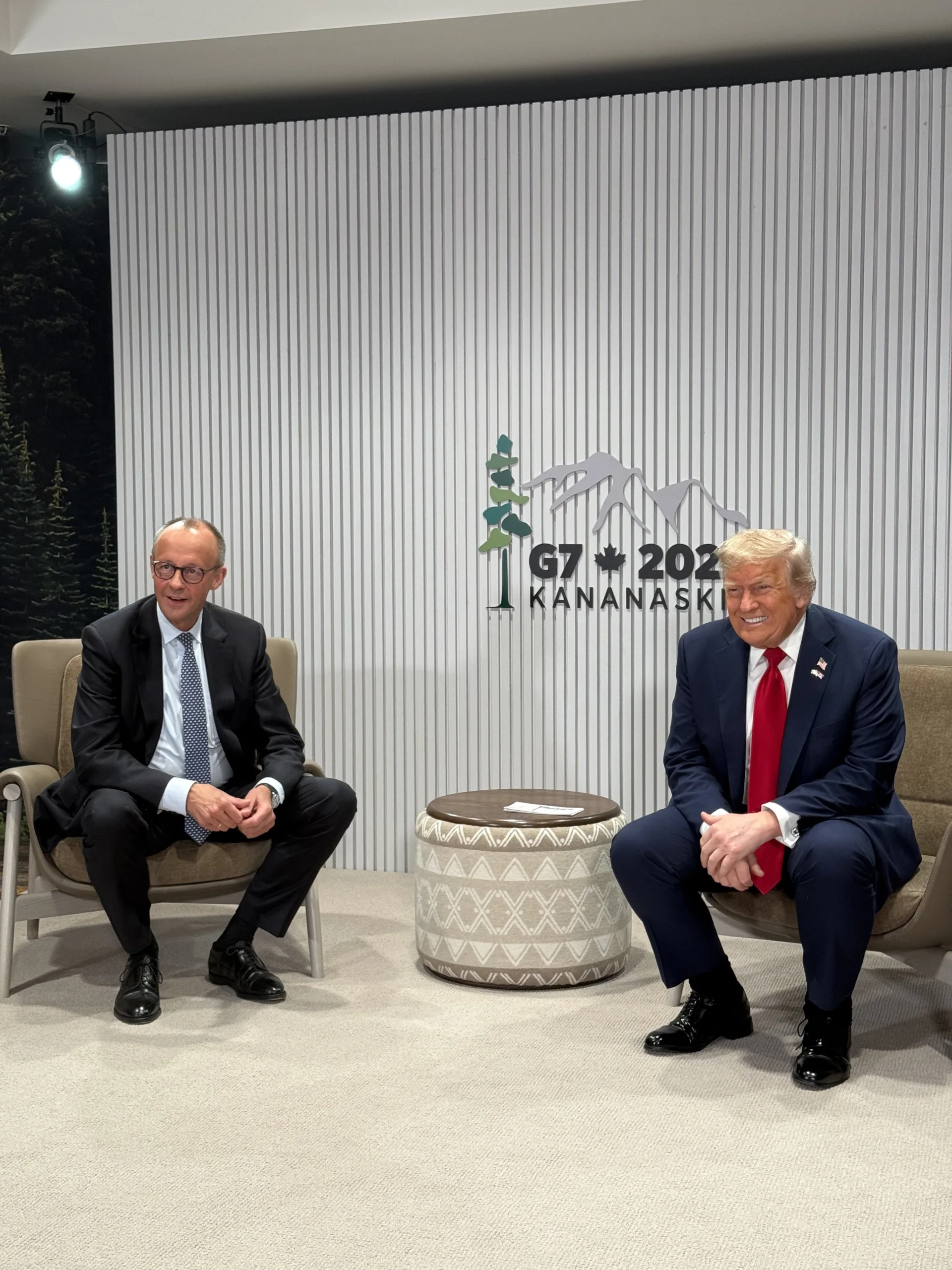 Friedrich Merz mit Donald Trump beim G7-Gipfel in Kananaskis im Juni 2025