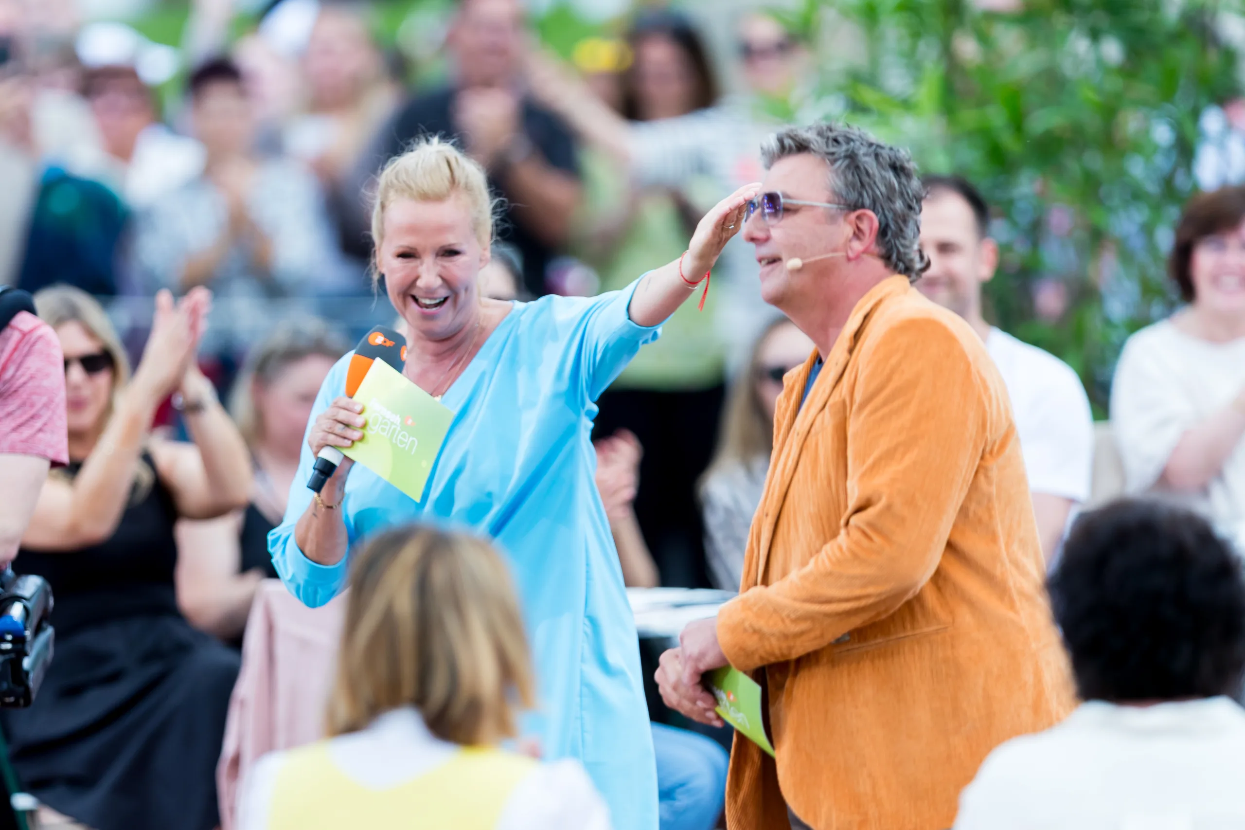 Hans Sigl mit Andrea Kiewel beim ZDF-Fernsehgarten 2025