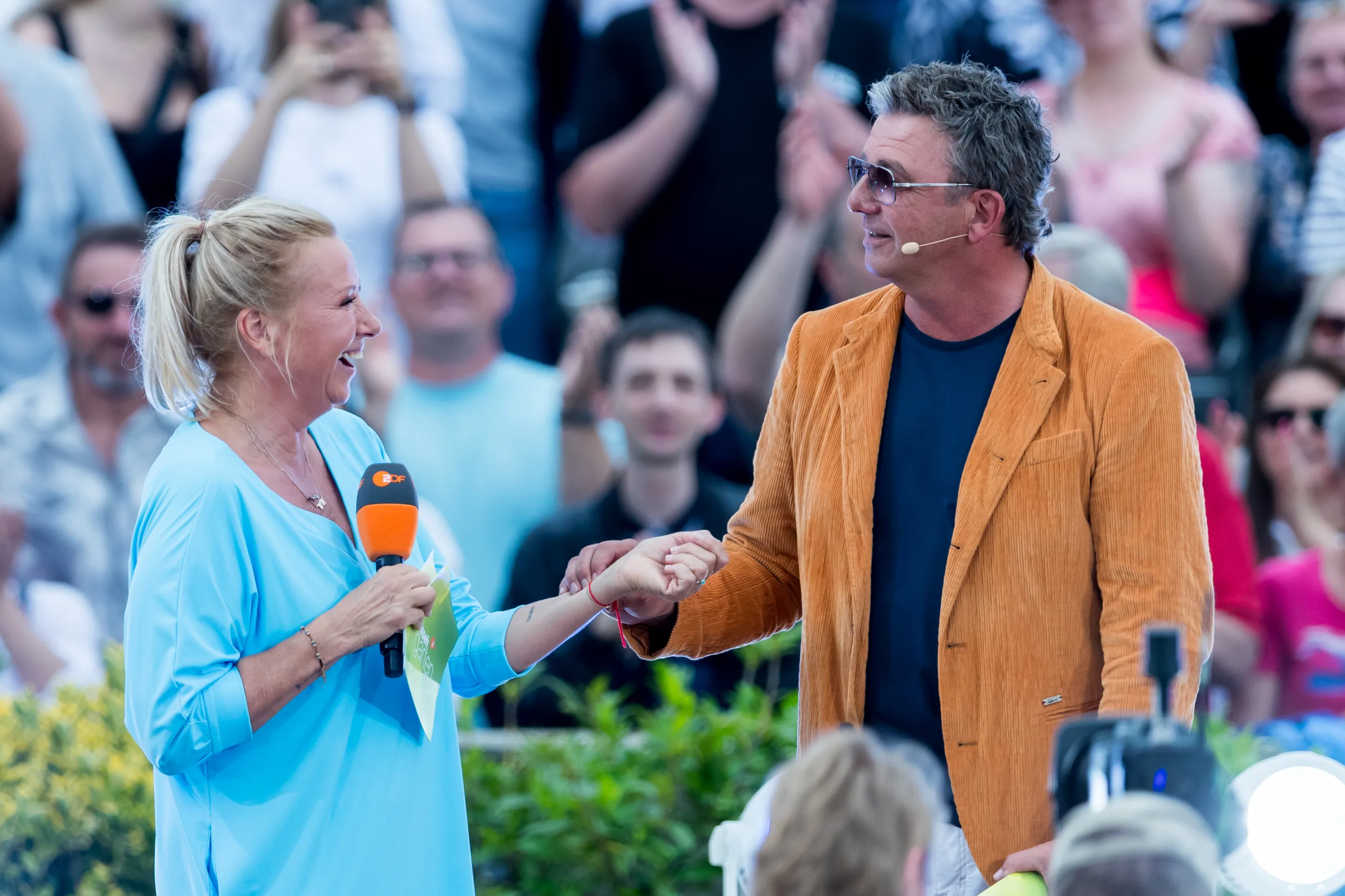 Hans Sigl mit Andrea Kiewel beim ZDF-Fernsehgarten 2025
