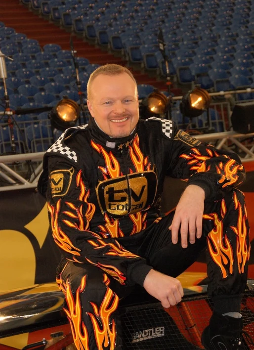Stefan Raab im Rennanzug bei der Stock Car Crash Challenge 2010