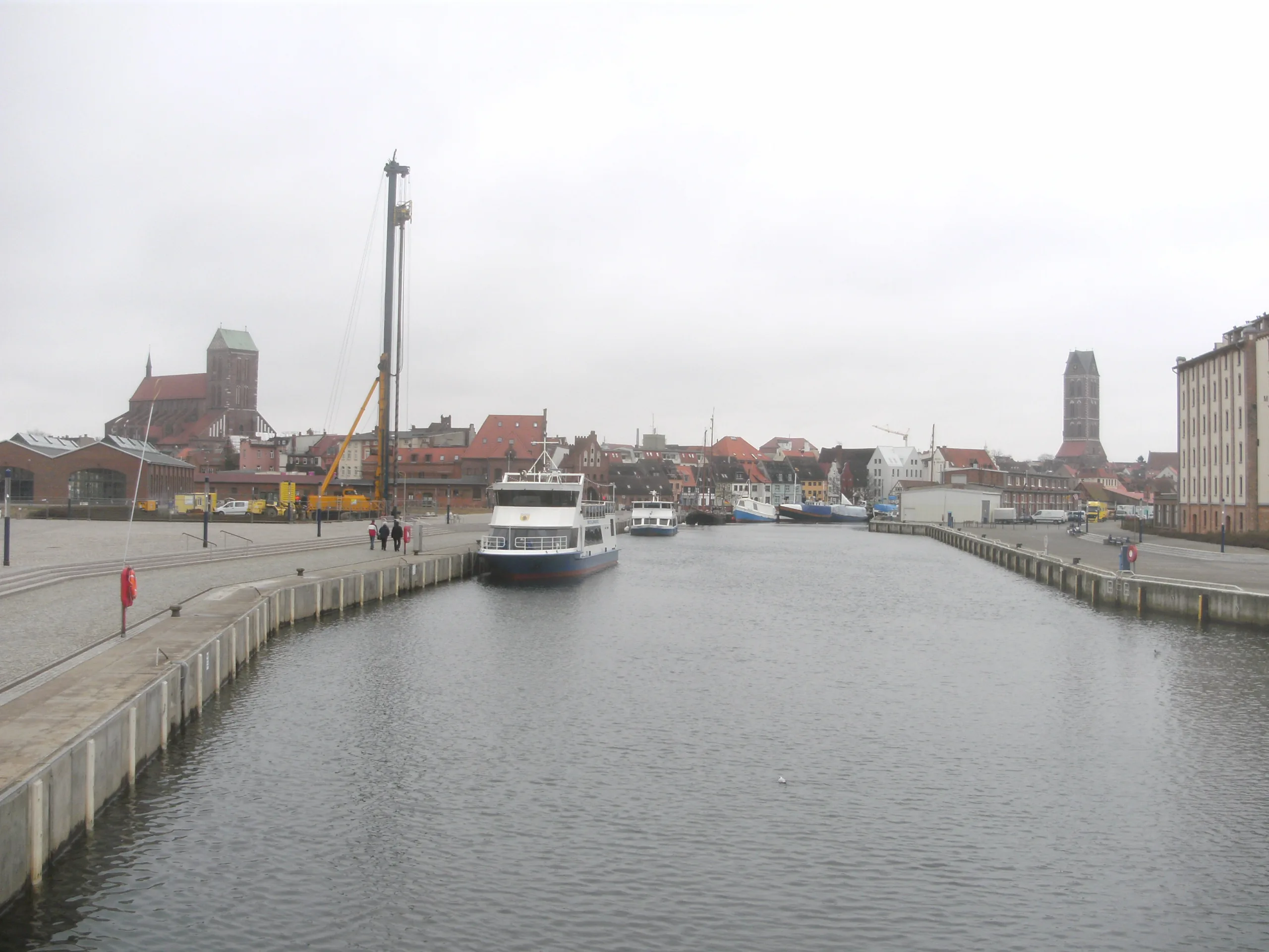 Panorama der Wismarer Altstadt, gesehen vom Alten Hafen