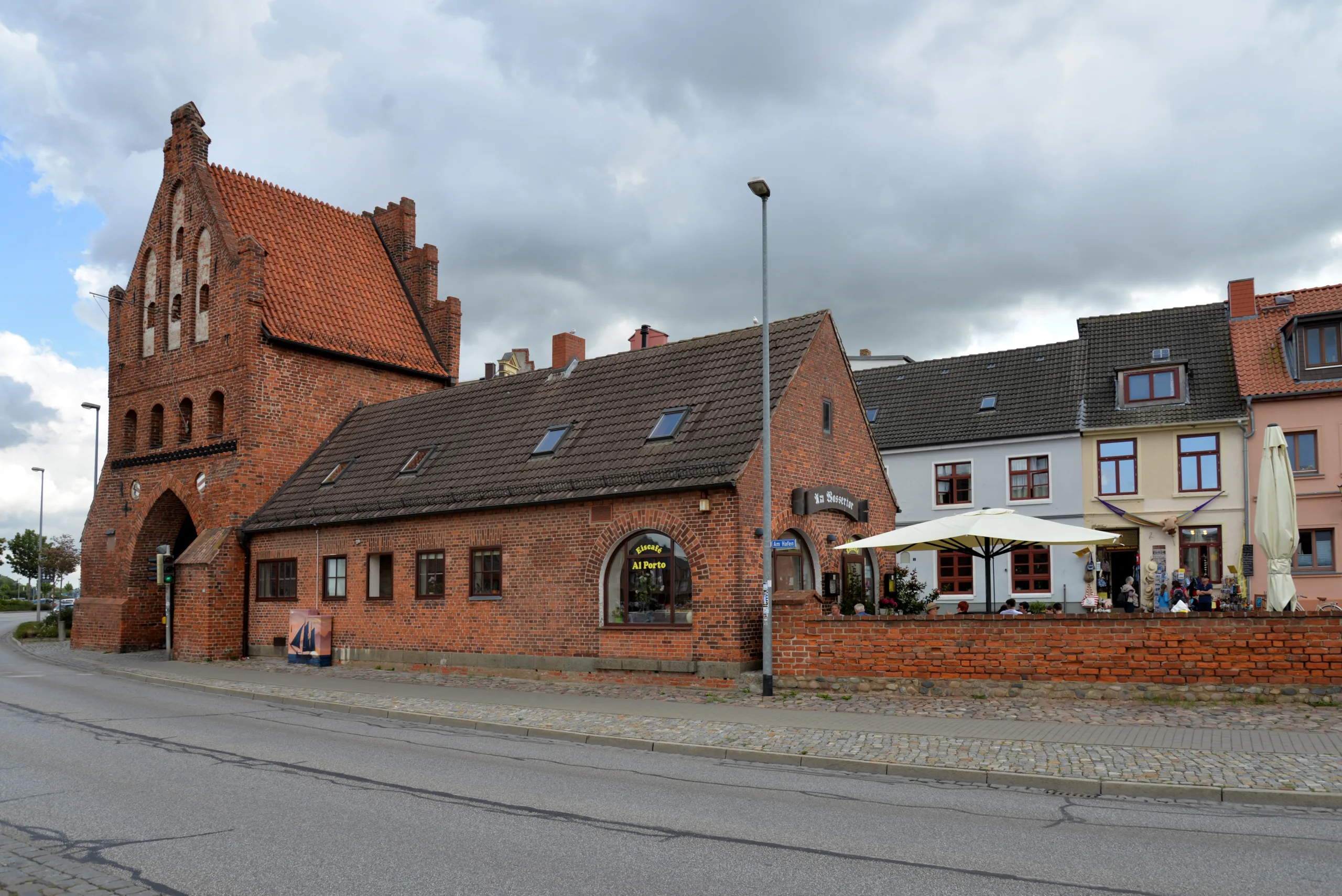Das Wassertor in Wismar am Hafen